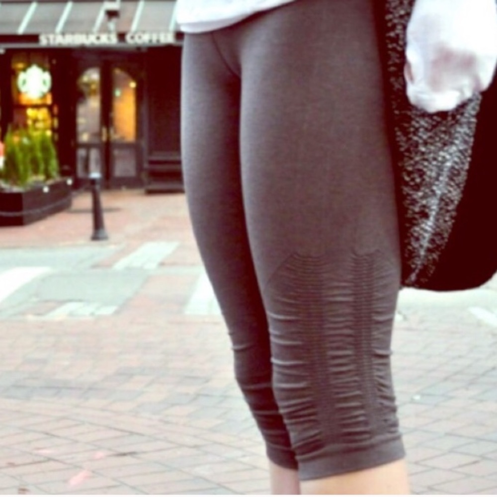Lululemon cropped scrunch leggings